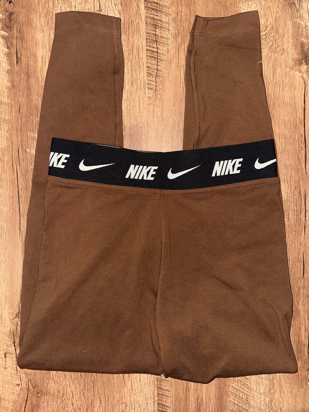 Nike high waisted leggings in cacao wow - Picture 3 of 5